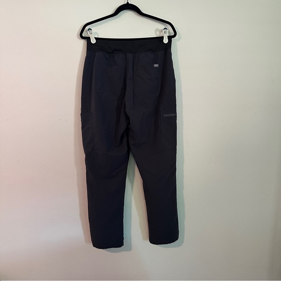 Figs Yola scrub bottoms and Catarina Top - Picture 7 of 10